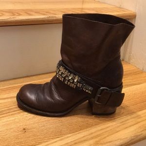 Vera Wang lavender leather boots. Size 6.5